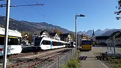 Abgestellte Triebzüge von Thurbo, die während den HVZ als Verstärkungs­module dienen. Im Hintergrund sind die Churfirsten erkennbar.