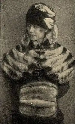 Iltis-Capekragen, -Muff und -Hutgarnitur (1916)