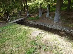 Ausflut aus Trockenmauerwerk