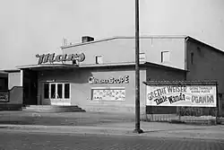 Straßenansicht von 1957 – mit dem Film: Tante Wanda aus Uganda