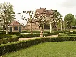 Schloss mit Park von Nordost (2004)