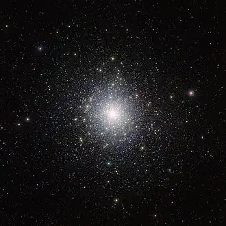 NGC 104 (47 Tucanae) ist ein Kugelsternhaufen