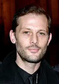 Nicolas Duvauchelle spielt den Drogenhändler Gabriel und Finnegan Oldfield Marco