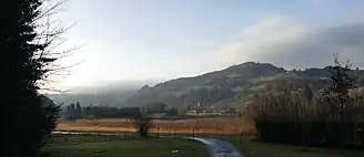 Blick auf Niedersonthofen vom See, im Hintergrund der Stoffelberg