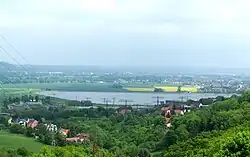 Blick auf Niederwartha und Stausee von der Straße nach Weistropp aus
