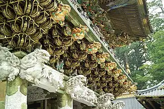 Nahansicht der Verzierungen am Yōmei-mon