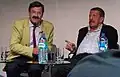 Nikolaus Brender (links) und Ulrich Kienzle (rechts) während einer Podiumsdiskussion zum Thema Die Macht der Bilder im Jahr 2005