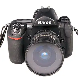 Nikon F6, die letzte analoge Spiegelreflex von Nikon für 35-mm-Kleinbildfilm