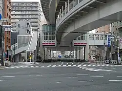Bahnhof des Nippori-Toneri Liners