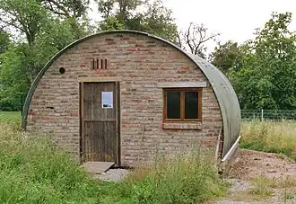 Nissenhütte als Notunterkunft im Volkskunde- und Freilichtmuseum Roscheider Hof