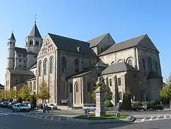Collégiale Sainte-Gertrude von Südosten