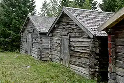 Kirchenställe unweit der (neuen) Kirche