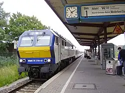 Zug der Nord-Ostsee-Bahn (NOB) auf Gleis 1 (alt), Blick nach Süden (2007)