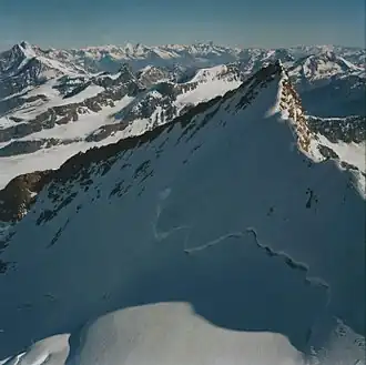 Gipfelaufbau des Nordend im Monte Rosa, gesehen von der Dufourspitze