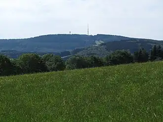 Blick von Wellin südsüdwestwärts zur Nordhelle