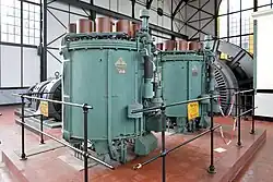 Quecksilberdampfgleichrichter mit Metallgehäuse von Siemens, für 560&nbsp;V, 1330&nbsp;A