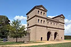 Die rekonstruierte Toranlage des Burginatium-Tors (Nord-Tor)