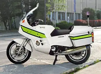 Norton Police Commander P52 mit dem Logo des London Ambulance Service