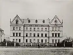 Ehemalige Königliche Bayerische Staatsbank (vormals Heilsbronner Hof), Bankgasse 9. links im Hintergrund ehemalige Franziskanerkirche
