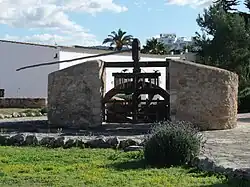 Ehemaliges Schöpfwerk mit Göpelantrieb auf Ibiza, dort als Noria oder Sènia bezeichnet