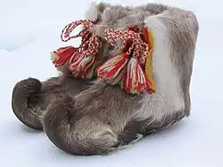 Schuhe der Nutukkaat, Lappland, aus Rentier-Beinfell