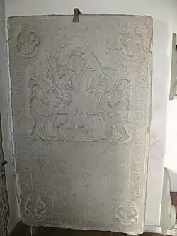 Grabstein in der Vorhalle