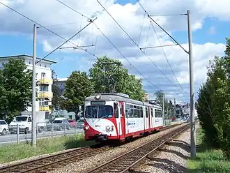 Gt8 im rot/weißen Farbschema