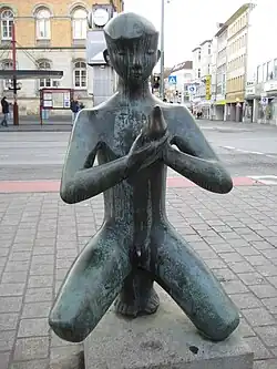 Knabe mit Taube, 1958 Koordinaten52.2729488.048754