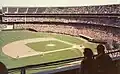 Das Oakland Coliseum während eines Spiels der Oakland Athletics gegen die Texas Rangers im Jahr 1981.
