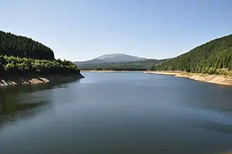 Der Vârfu lui Pătru Gipfel vom Oașa Mare-See aus gesehen