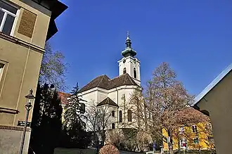 Daneben die Ober St.&nbsp;Veiter Pfarrkirche