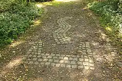 Pflastersteinskulpturen auf dem Wanderpfad auf die Halde weitere Bilder