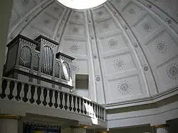 Kuppel und Orgel der evangelischen Rundkirche in Oberneisen