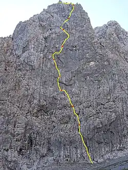 In der Westwand des Oberreintalturm ist die Route Brych eingezeichnet
