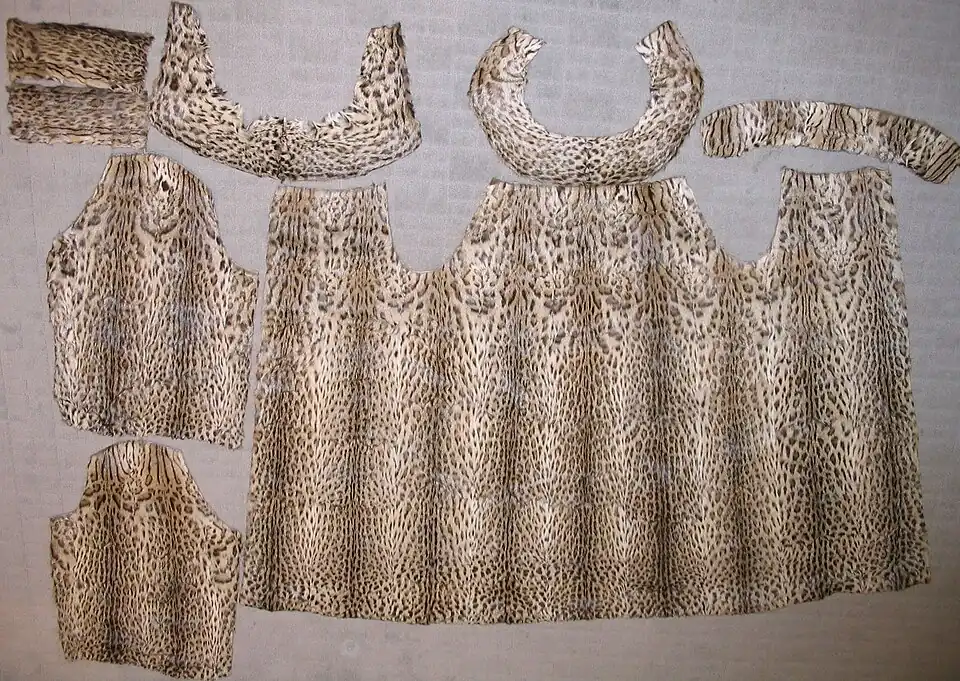 Ozelotkatzenmantel, zertrennt im Rahmen einer Modellumgestaltung (2009)