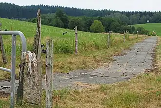 Der Dörnthaler Kunstgraben mit dem Ochsenkopf im Hintergrund