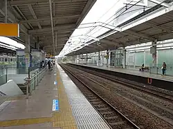 Bahnsteige von Odakyū Dentetsu
