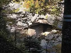 Detail in der rechten Felswand