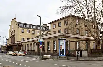 Empfangsgebäude Straßenseite