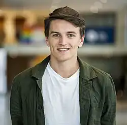 Porträtfoto eines jüngeren Mannes