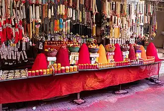 Verkauf von Sindoor in Omkareshwar