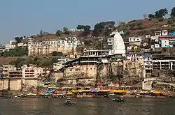 Omkareshwar – Tempel und Maharadscha-Palast am Fluss Narmada