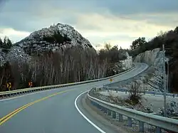 Highway 6 durch die La Cloche Mountains in der Nähe von Whitefish Falls