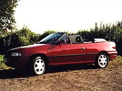 Astra Cabrio mit geöffnetem Dach