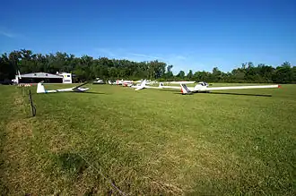 Flugzeuge auf dem Flugplatz