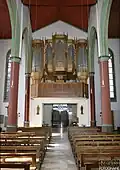Blick auf die Orgel und die Empore von St. Silvester in Erle.