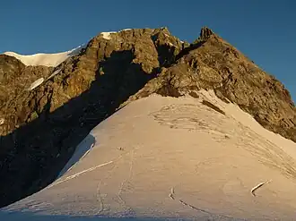 Ortler von Südosten, vom ersten Eisfeld am Hintergrat, rechts der Signalkopf