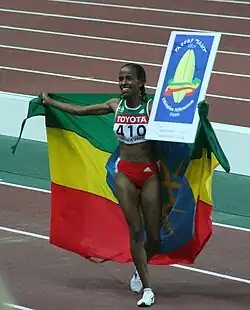 Eine strahlende Weltrekordlerin Meseret Defar, nach ihrem Olympiasieg 2004 und WM-Silber 2005 nun auch mit WM-Gold&nbsp;dekoriert