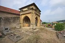 Beinhaus auf dem Friedhof