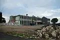 Die Schule steht noch als letztes Gebäude, Juli 2007